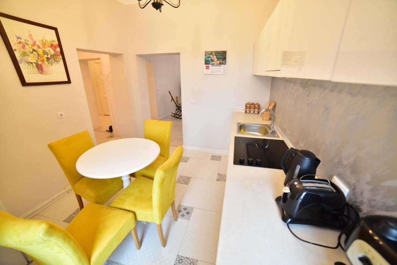 Flh - Anna'S Guest House Sibiu Bagian luar foto